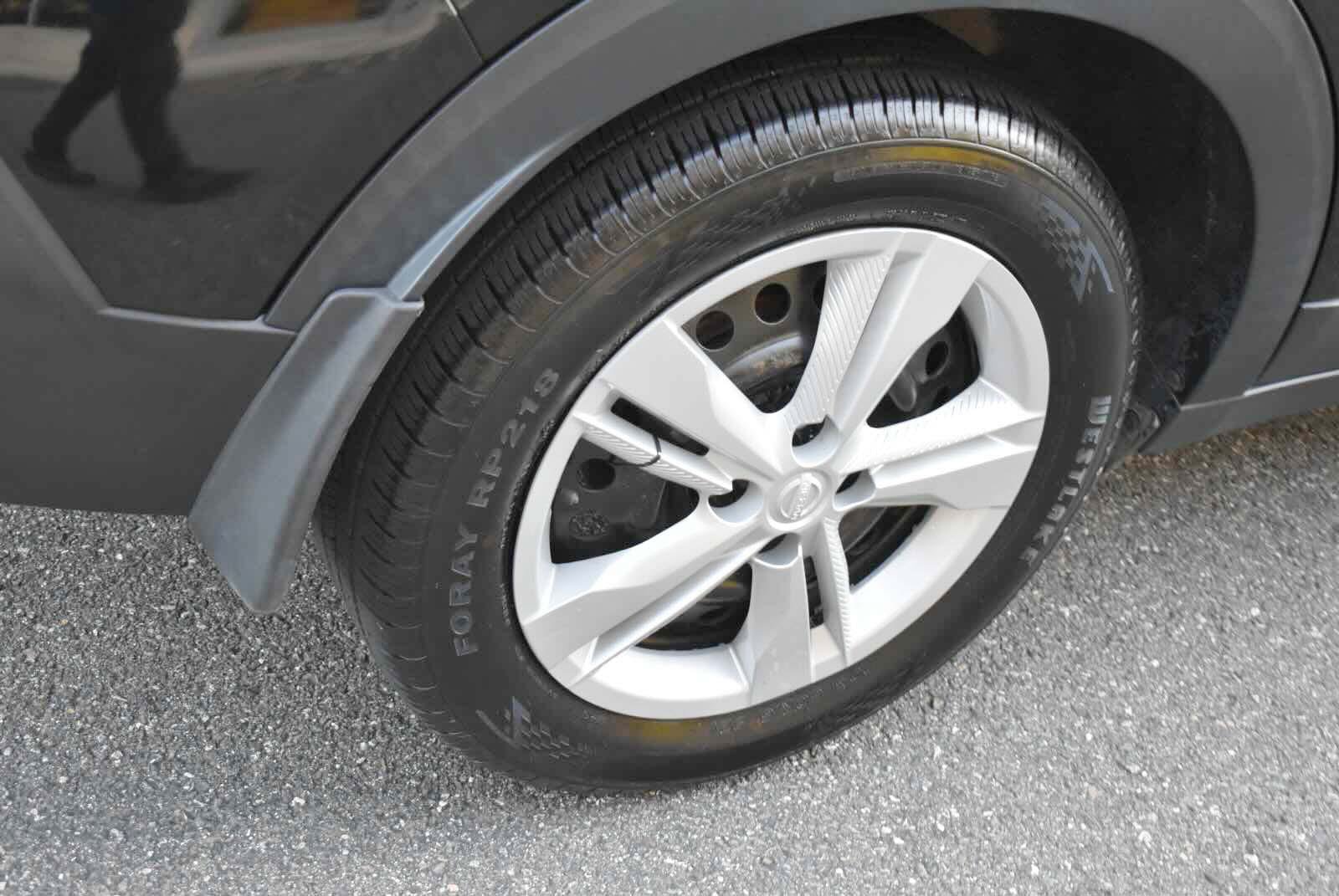 Used 2018 Nissan Kicks S FWD image 36