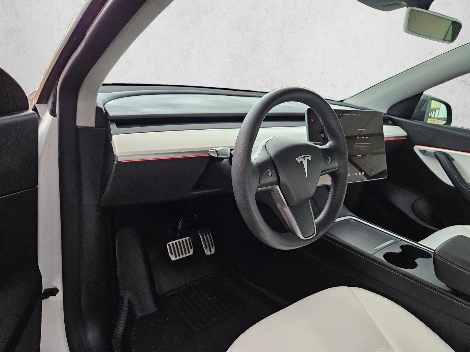 Used 2022 Tesla Model Y Long Range AWD/4WD image 9