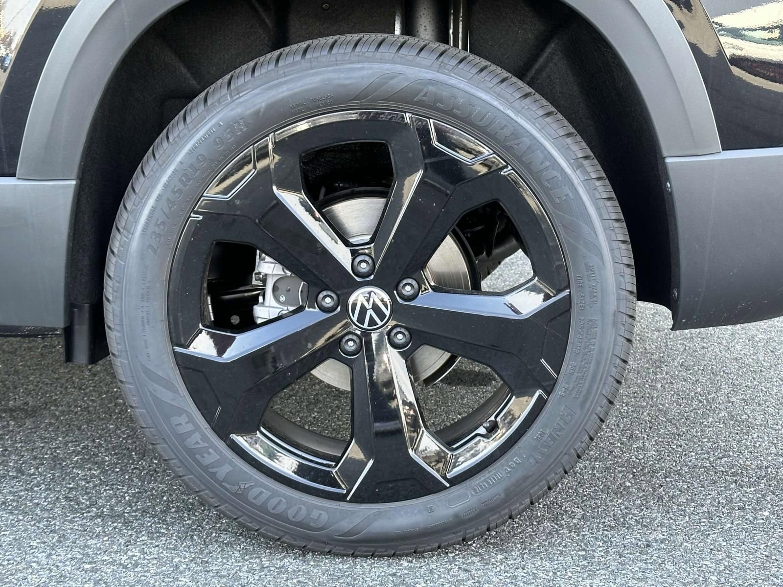 New 2025 Volkswagen Taos SEL image 8