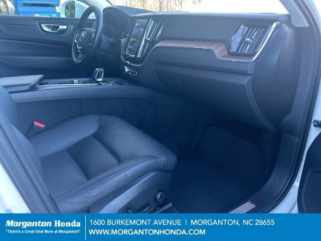 Used 2023 Volvo XC60 B5 Plus image 33