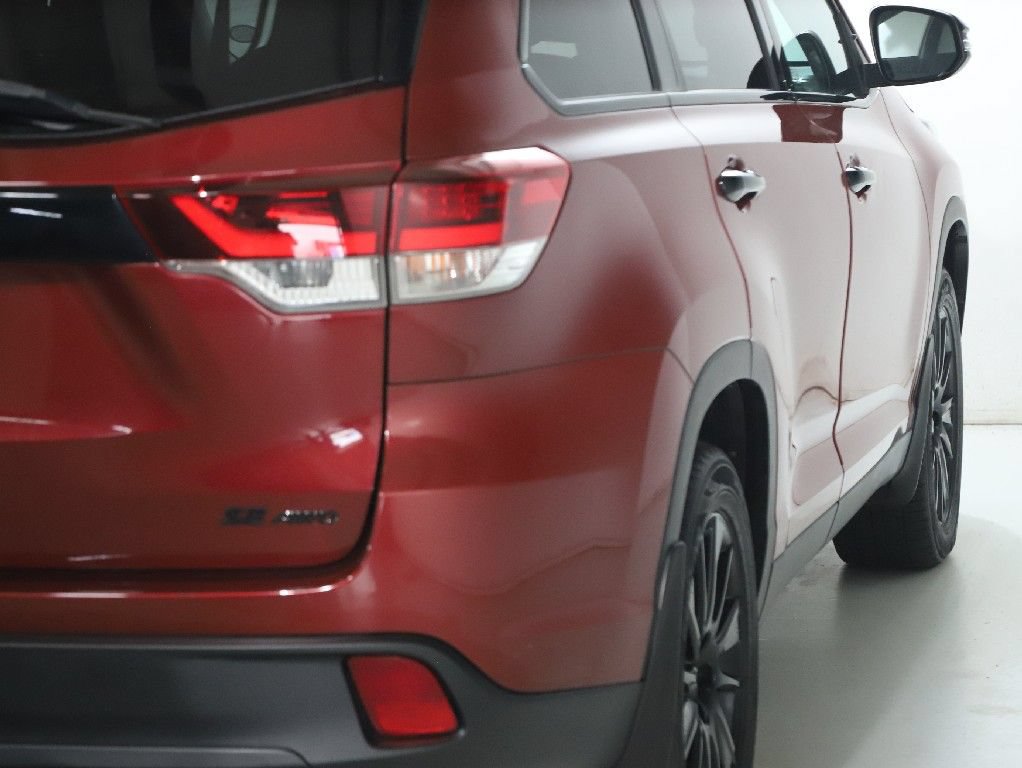 Used 2019 Toyota Highlander SE w/ Nightshade Edition AWD/4WD image 48