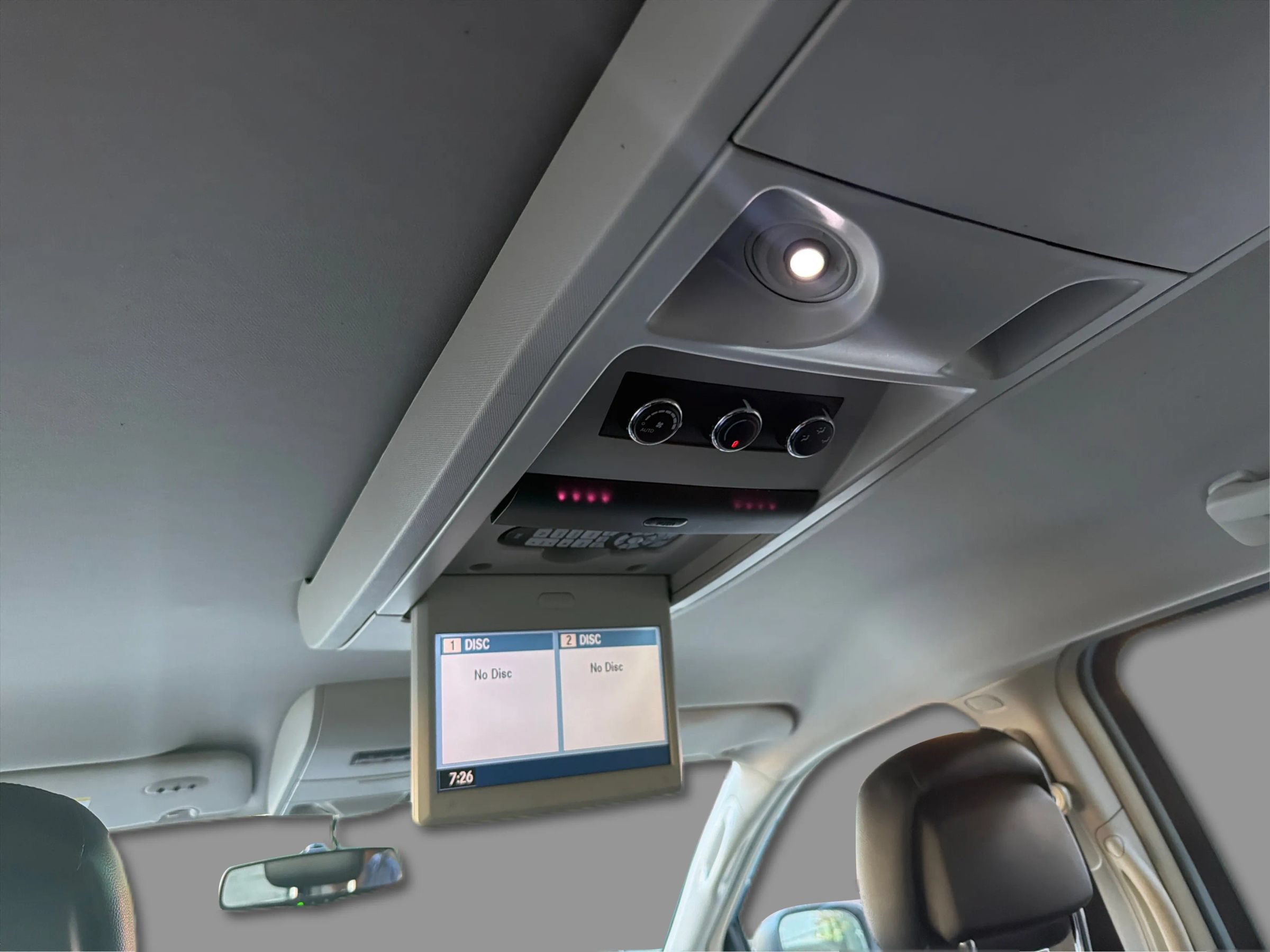 Used 2013 Chrysler Town & Country Touring FWD image 31