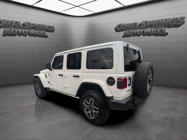 Used 2025 Jeep Wrangler Unlimited Sahara AWD/4WD image 5