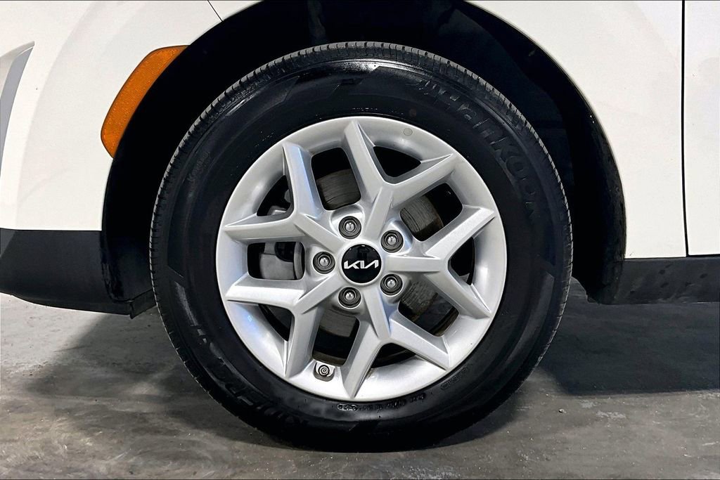 Used 2025 Kia Soul LX FWD image 11