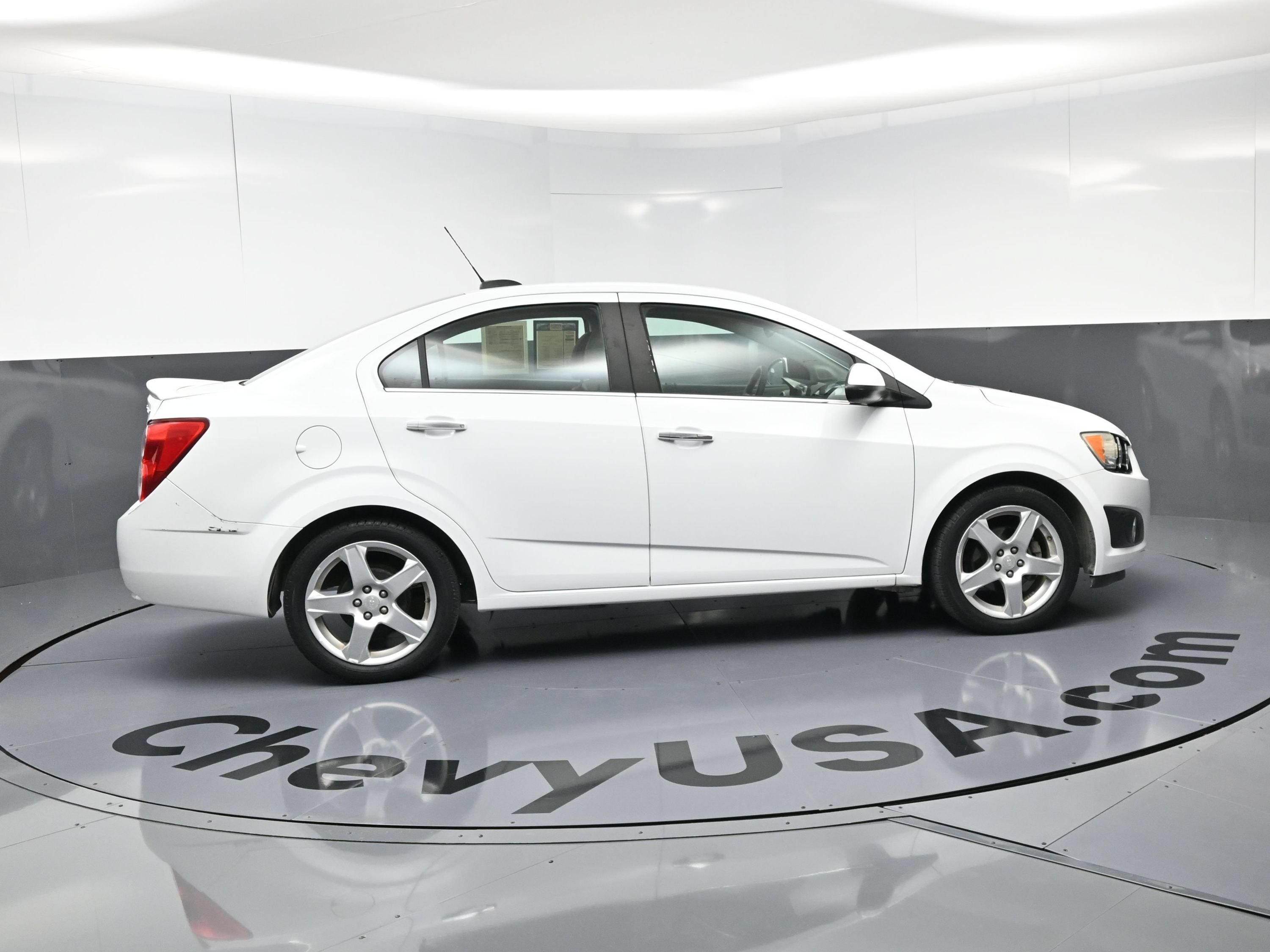 Used 2015 Chevrolet Sonic LTZ FWD image 10