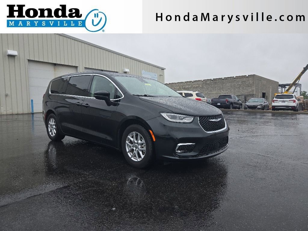 Used 2023 Chrysler Pacifica Touring-L FWD video 1
