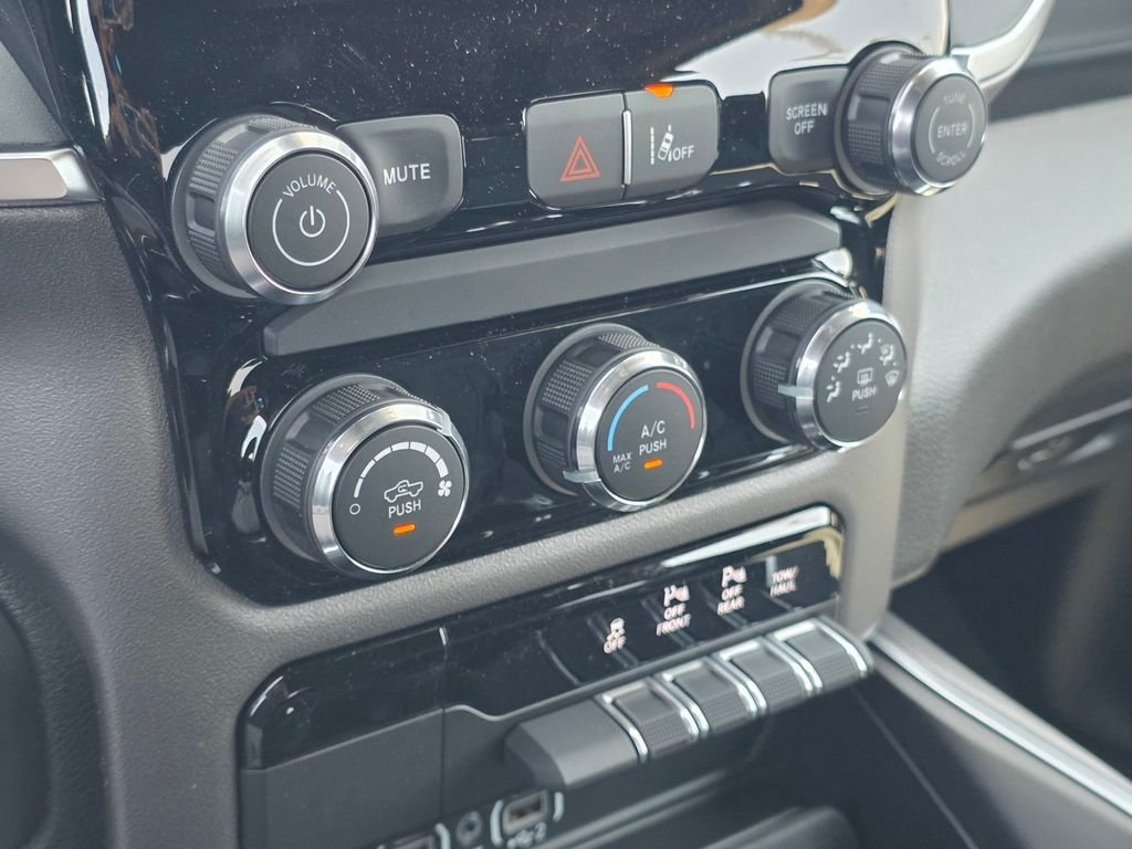 New 2026 RAM 1500 Big Horn w/ Night Edition AWD/4WD image 17