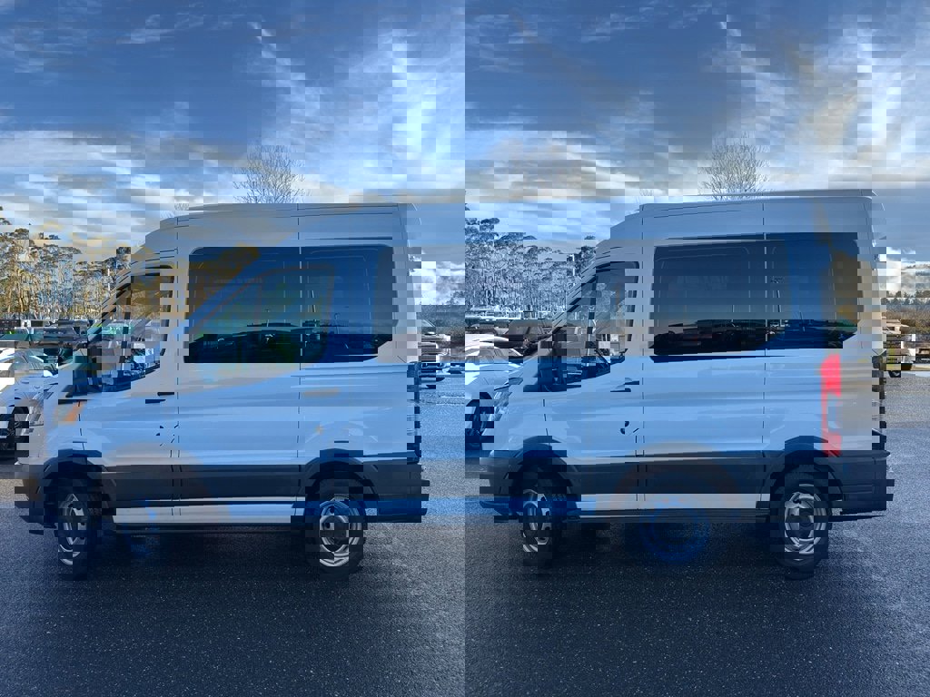 Used 2017 Ford Transit 150 XL image 2