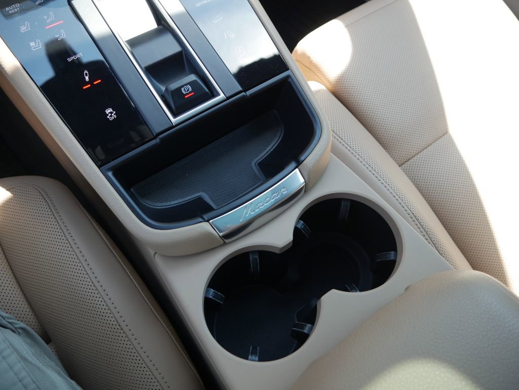 Certified 2023 Porsche Macan S AWD/4WD image 44