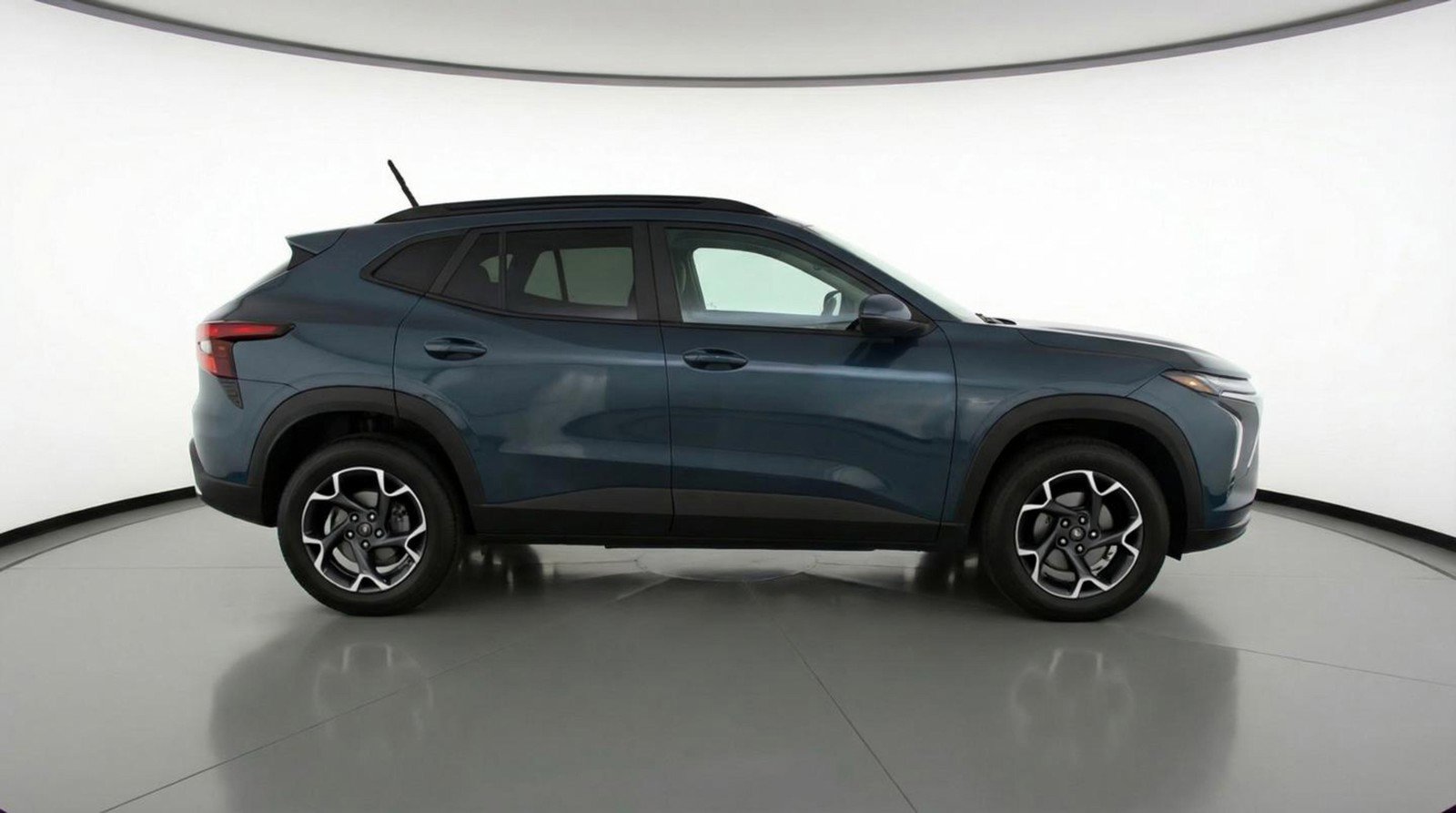 Used 2025 Chevrolet Trax LT image 11