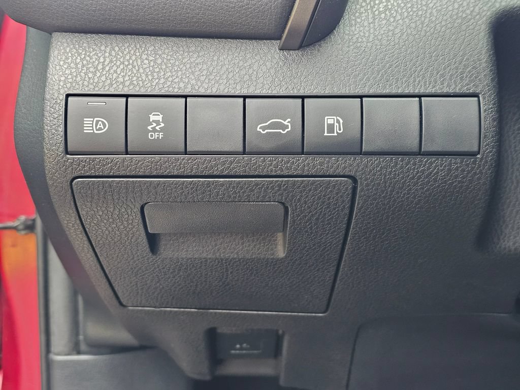 Used 2018 Toyota Camry LE FWD image 23