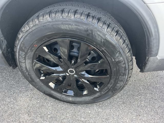 Used 2017 Nissan Rogue S FWD image 11