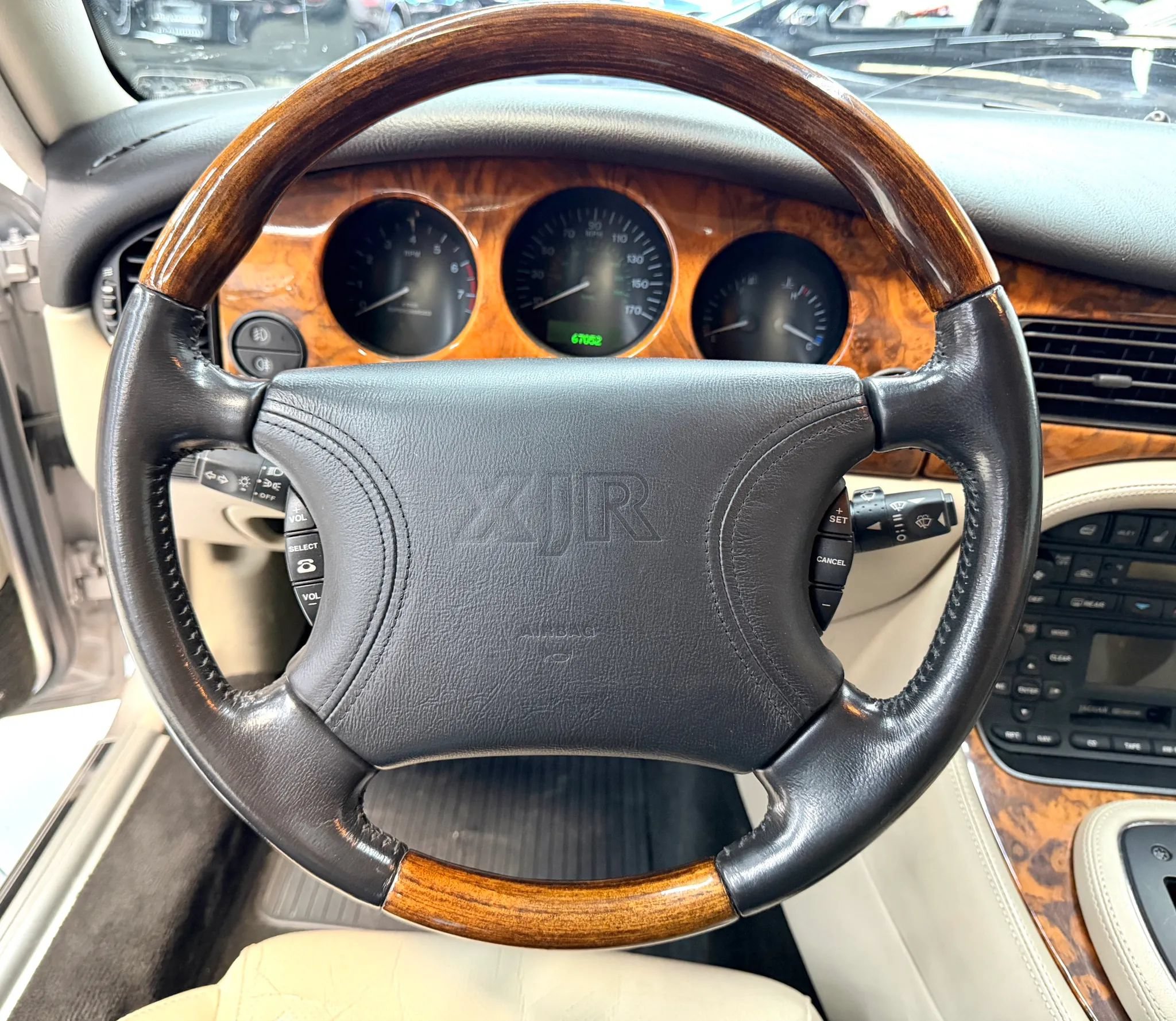 Used 2000 Jaguar XJ8 RWD image 30