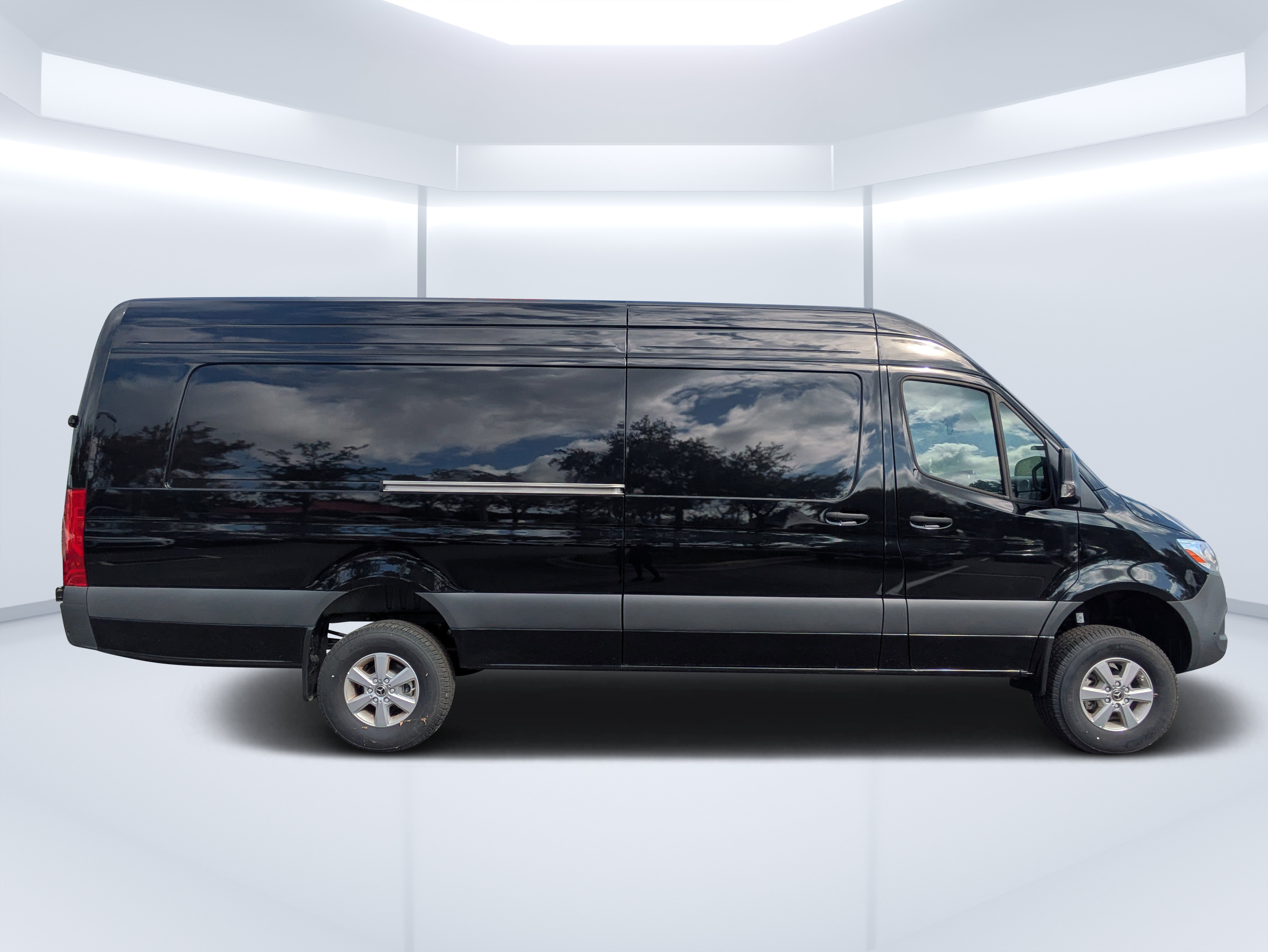 Used 2024 Mercedes-Benz Sprinter 2500 image 2