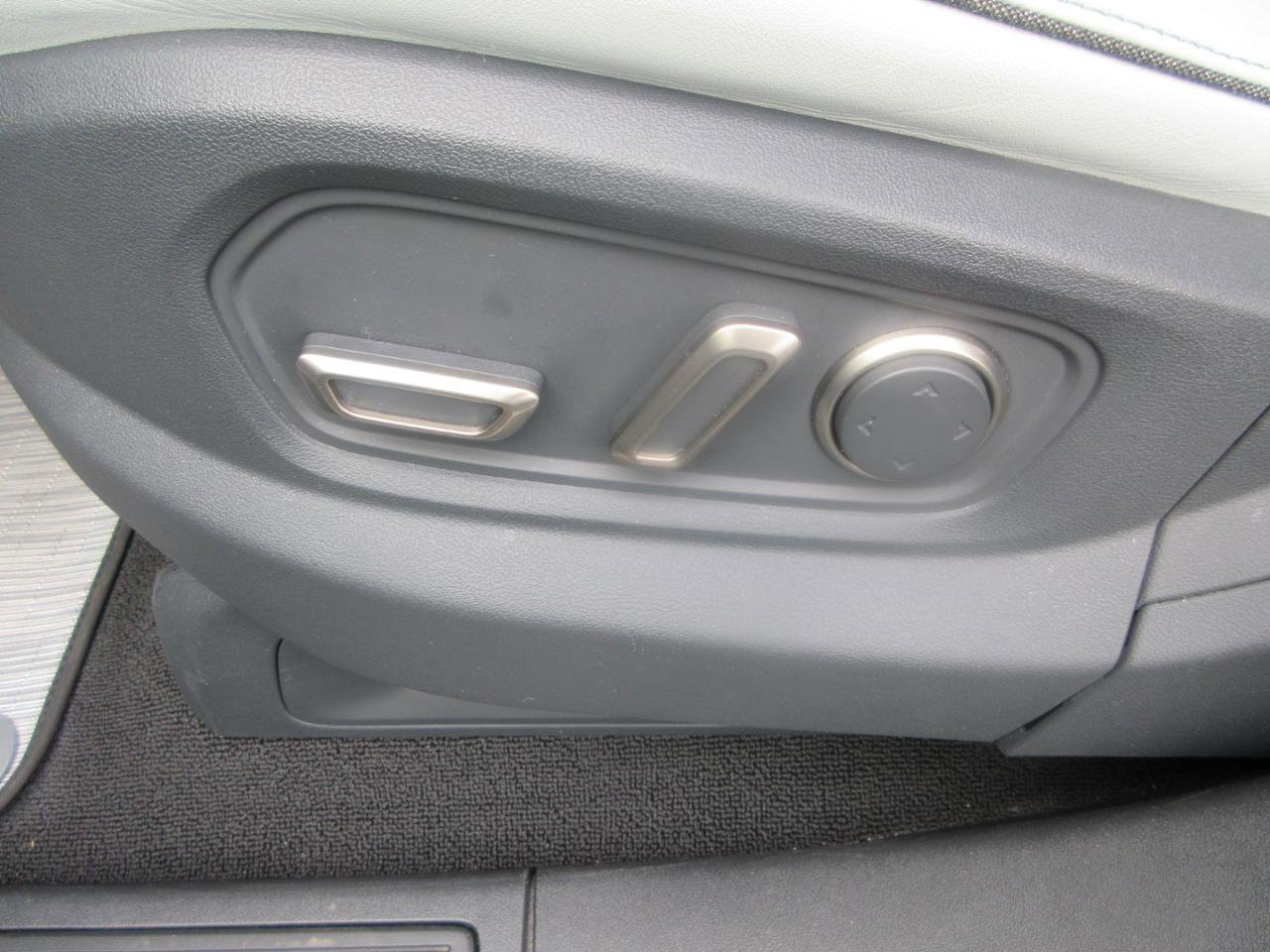 Used 2023 Rivian R1S Launch Edition image 8