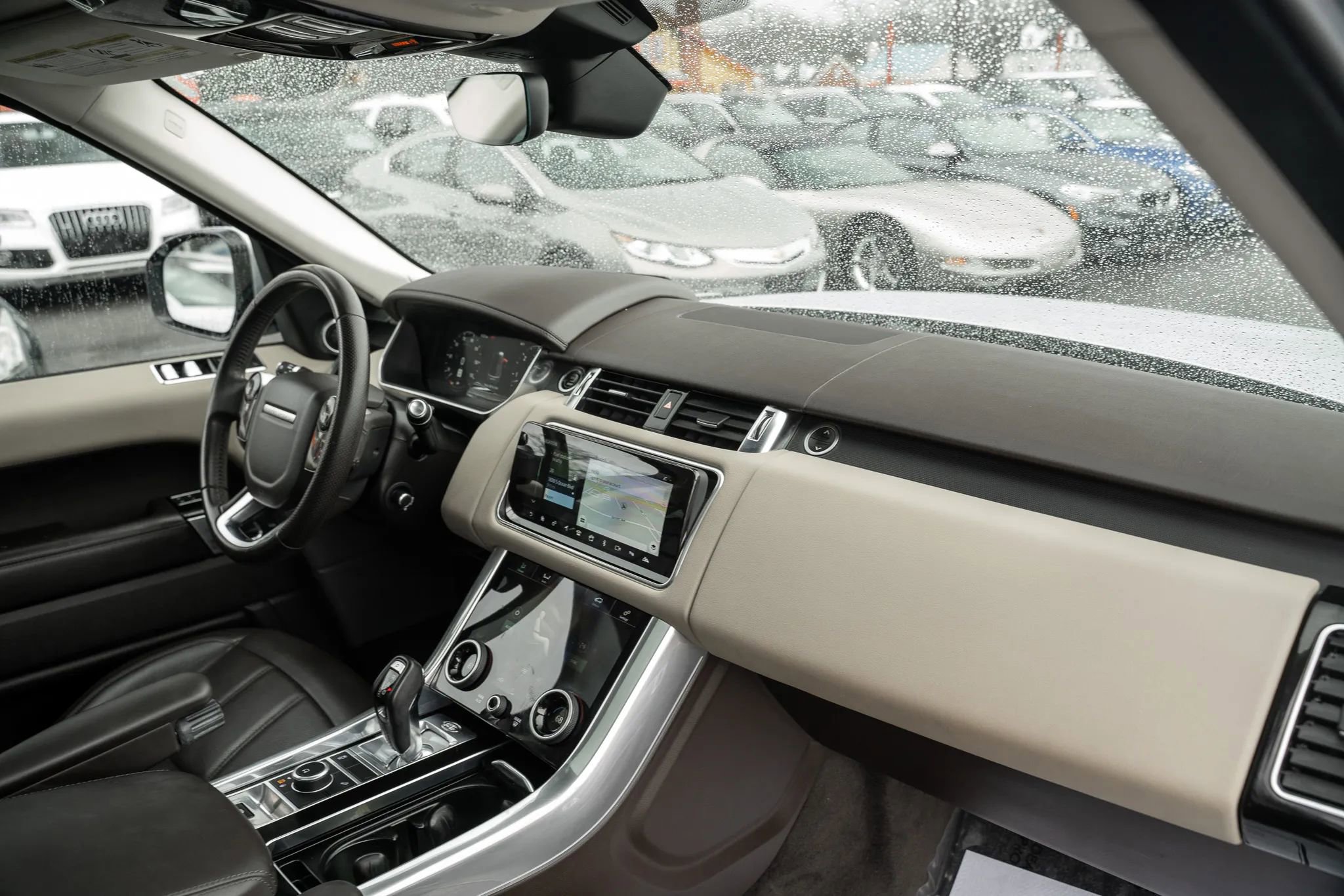 Used 2020 Land Rover Range Rover Sport HSE image 12