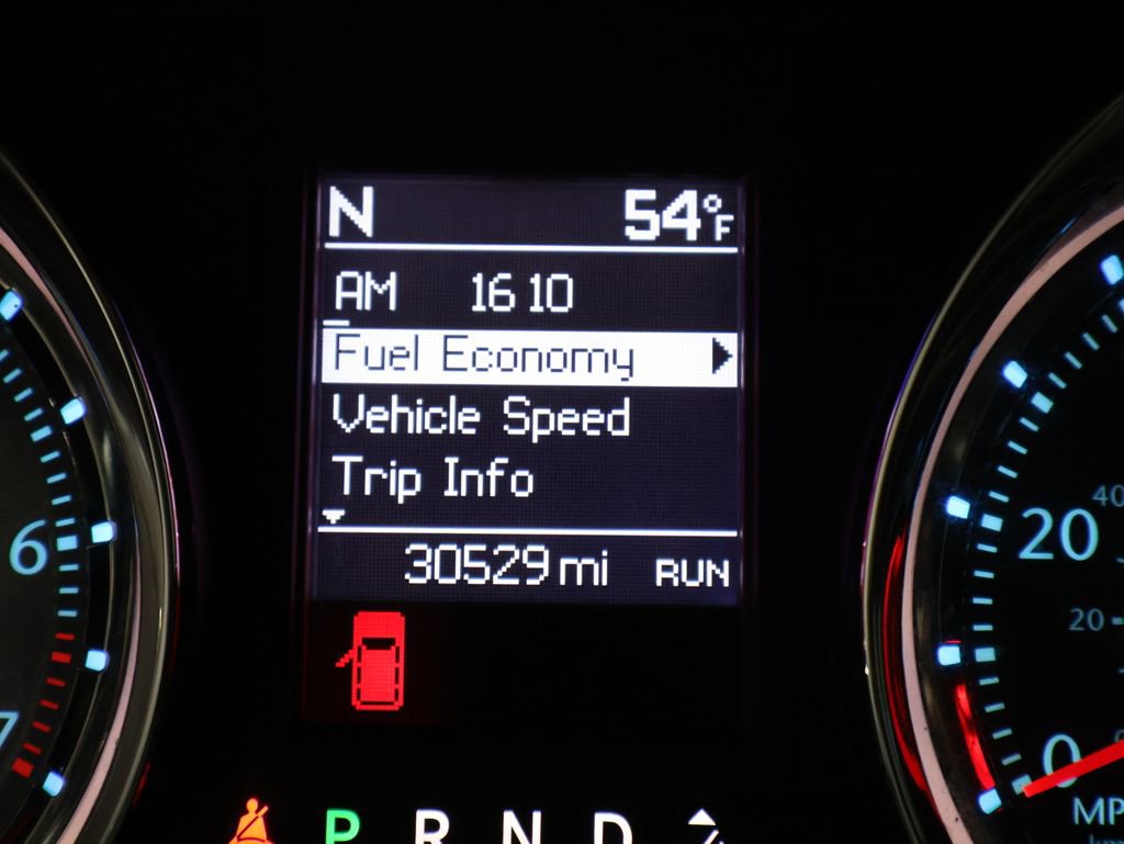 Used 2015 Chrysler Town & Country Touring image 34