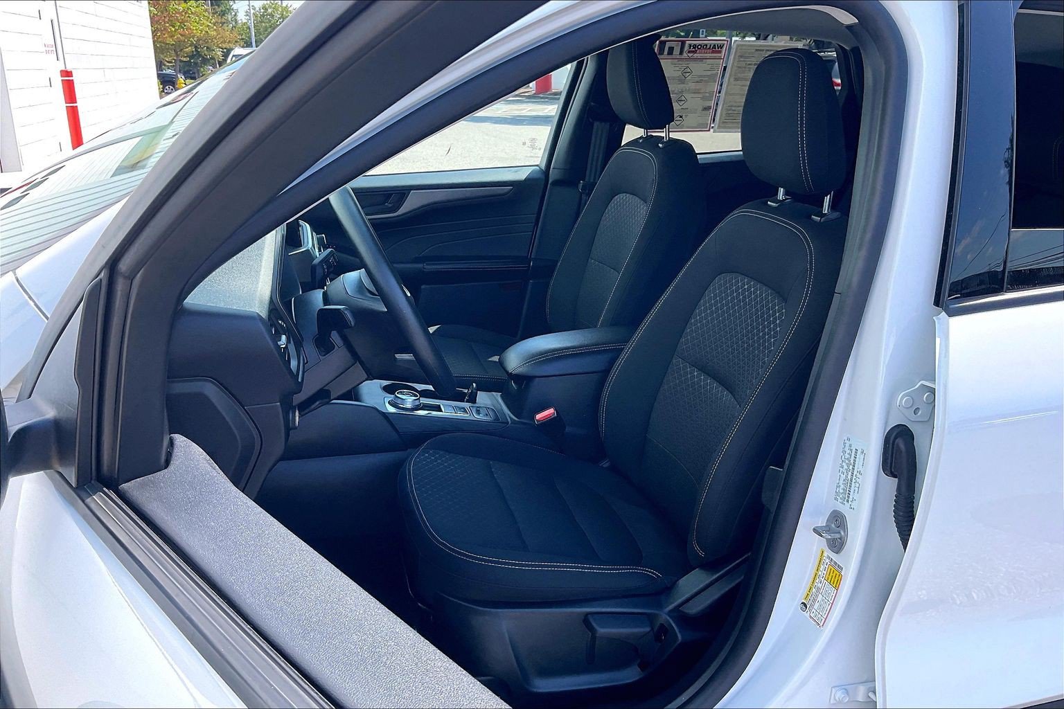 Used 2025 Ford Escape Active AWD/4WD image 29