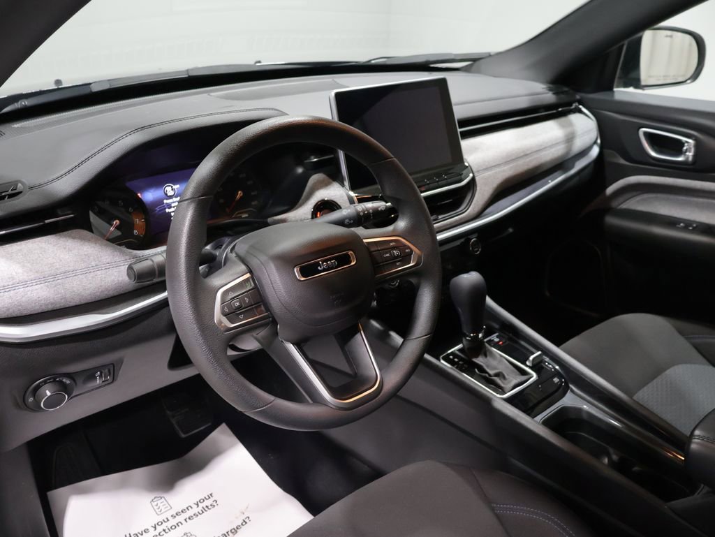 Used 2024 Jeep Compass Sport image 15