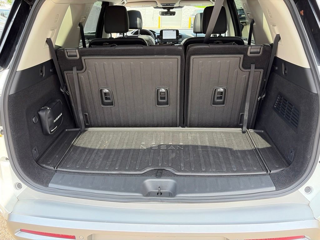 Used 2025 Nissan Pathfinder Platinum AWD/4WD image 23