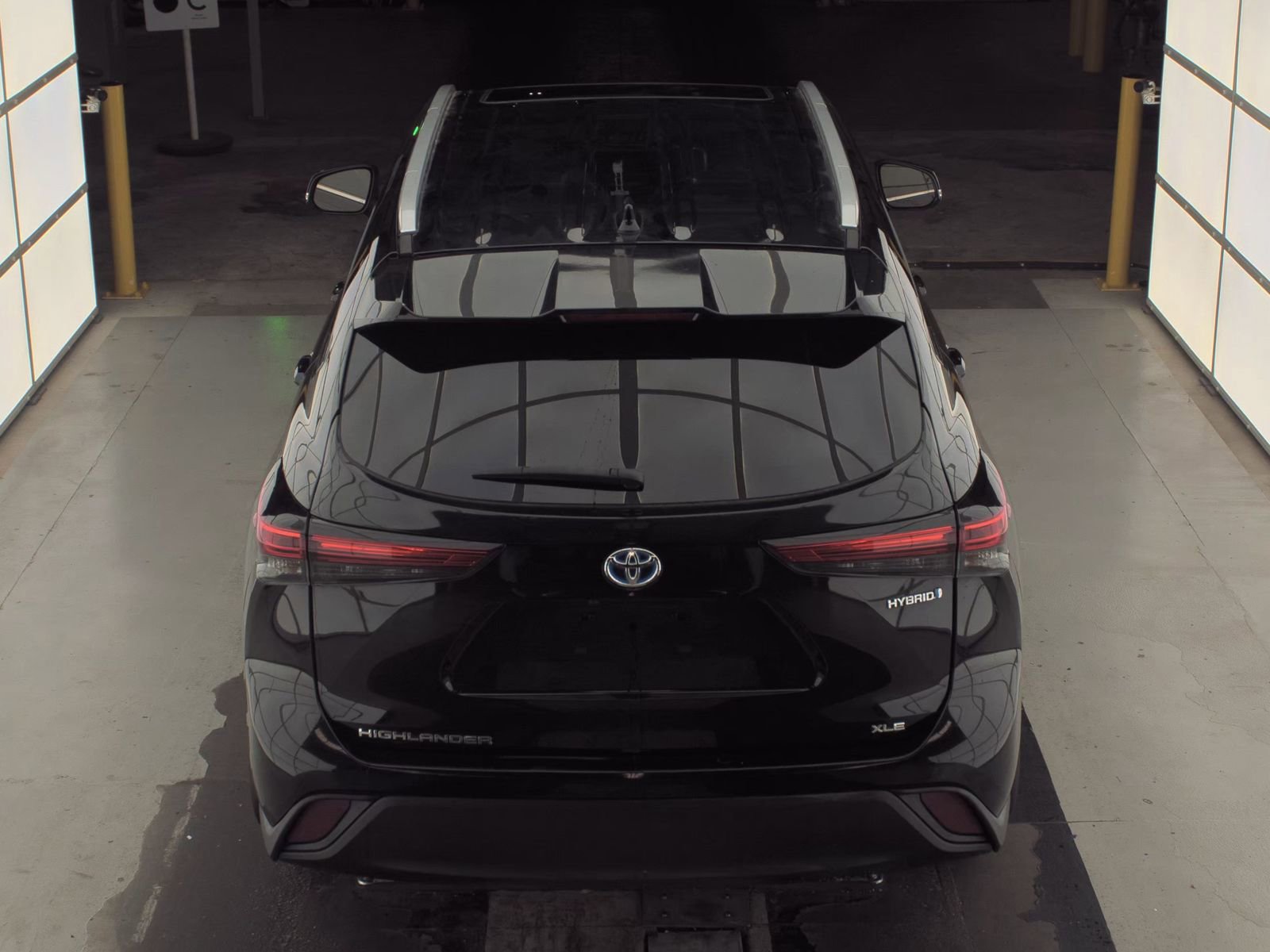 Used 2022 Toyota Highlander XLE image 6