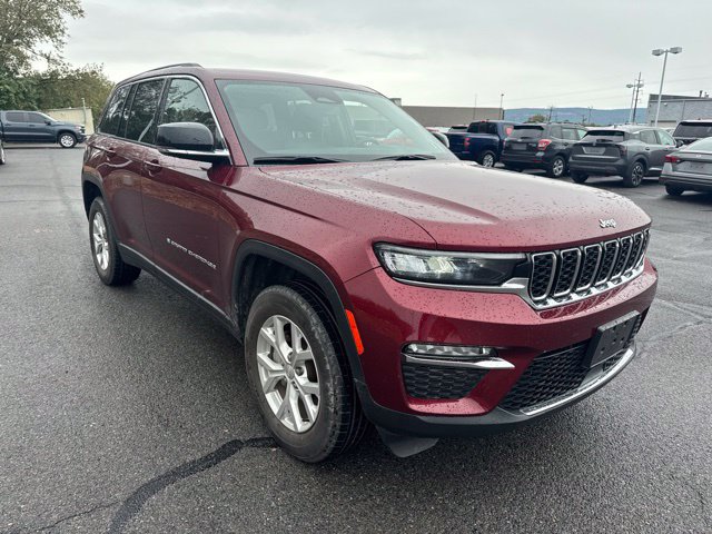 Used 2023 Jeep Grand Cherokee Limited AWD/4WD image 3
