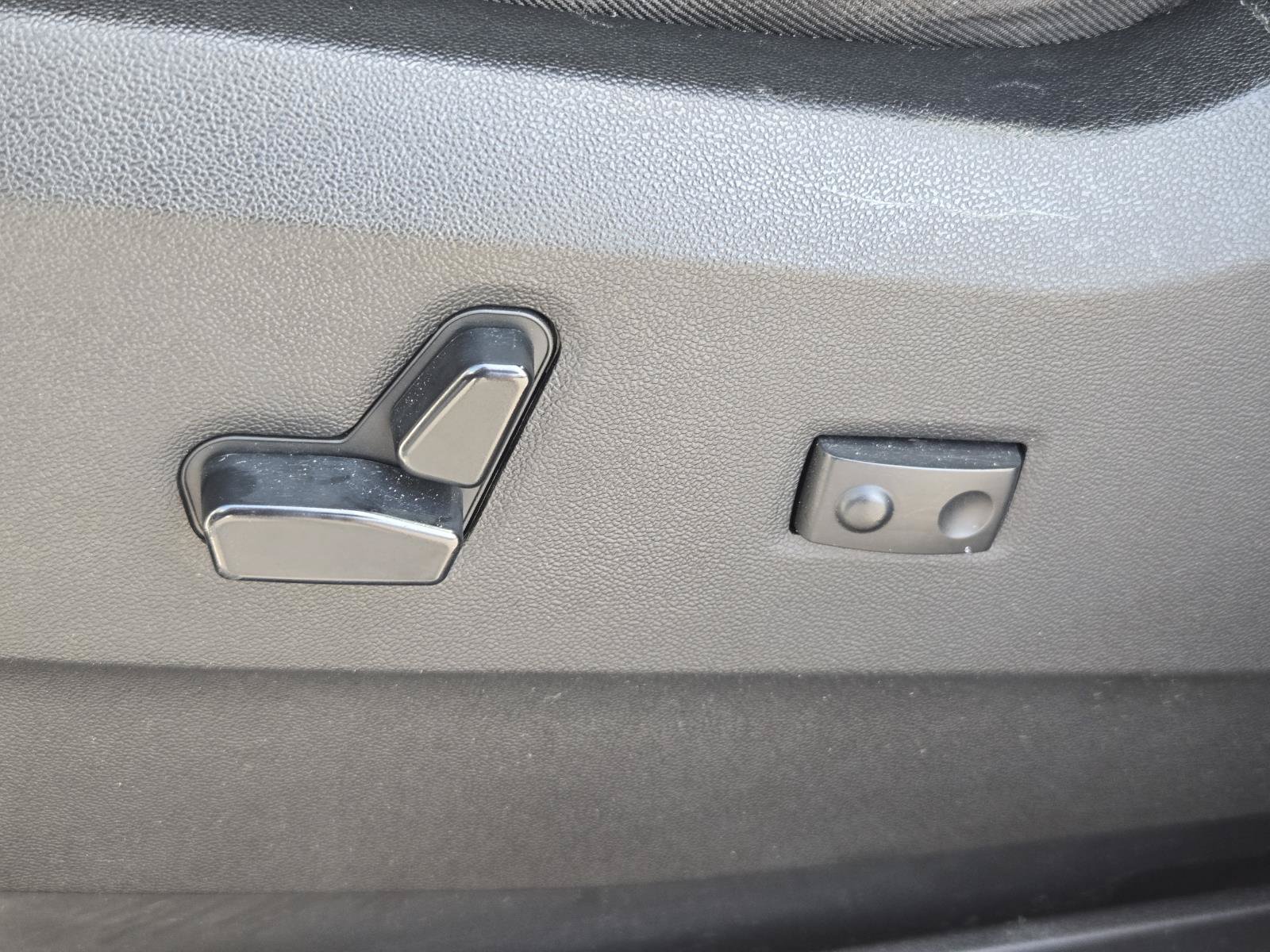 Used 2014 Dodge Grand Caravan R/T w/ Driver Convenience Group FWD image 19
