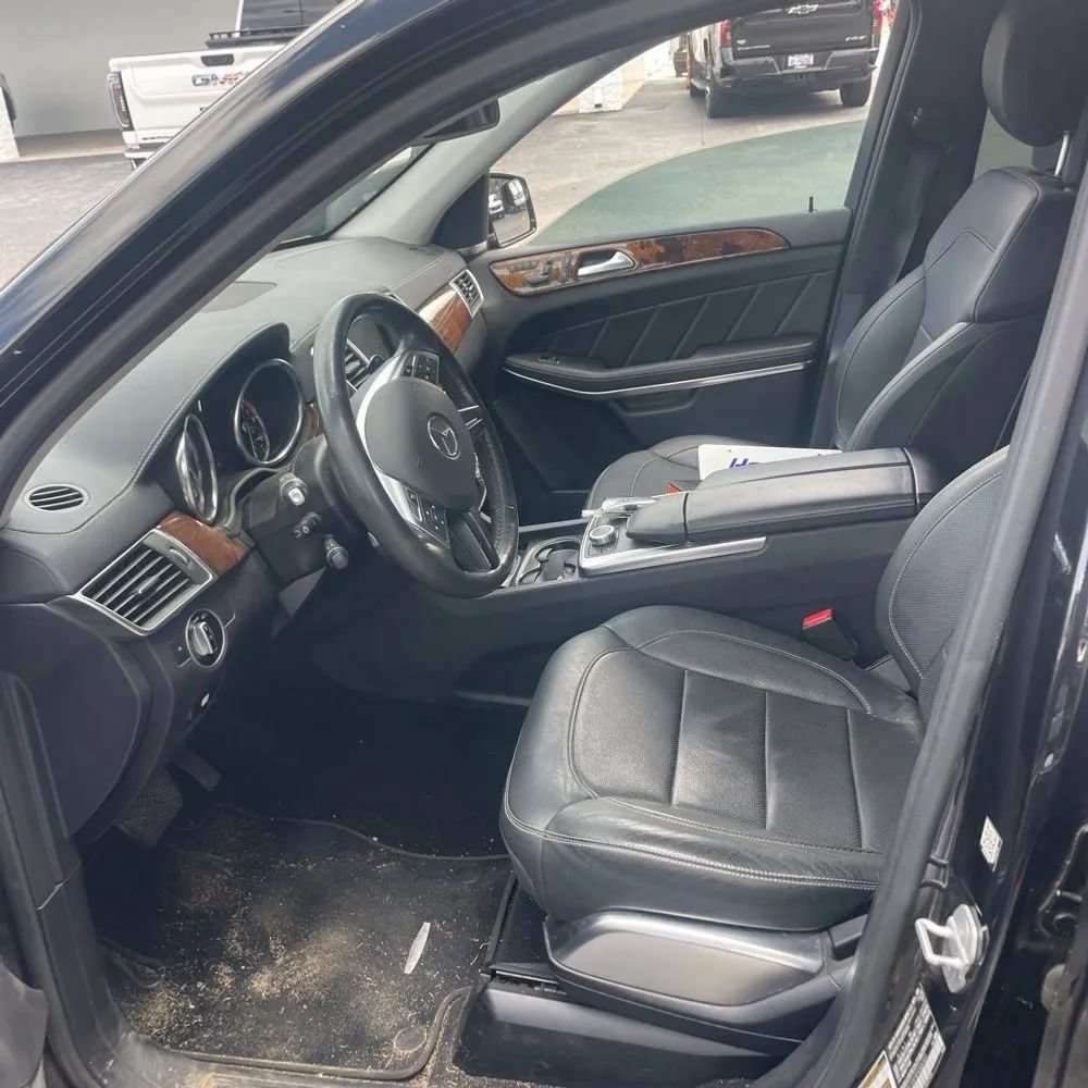Used 2015 Mercedes-Benz GL 550 4MATIC image 21