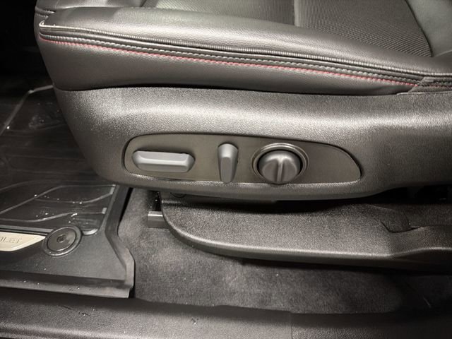 Used 2023 Chevrolet Traverse RS image 23