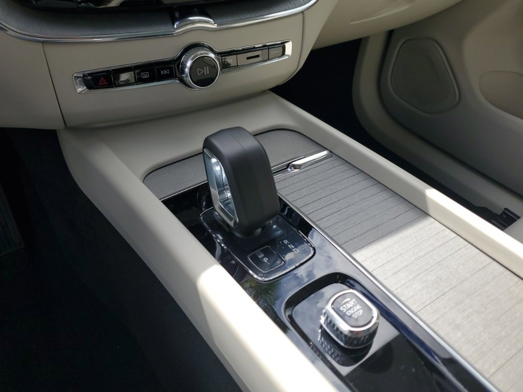 New 2025 Volvo XC60 B5 Plus w/ Protection Package Premier image 10