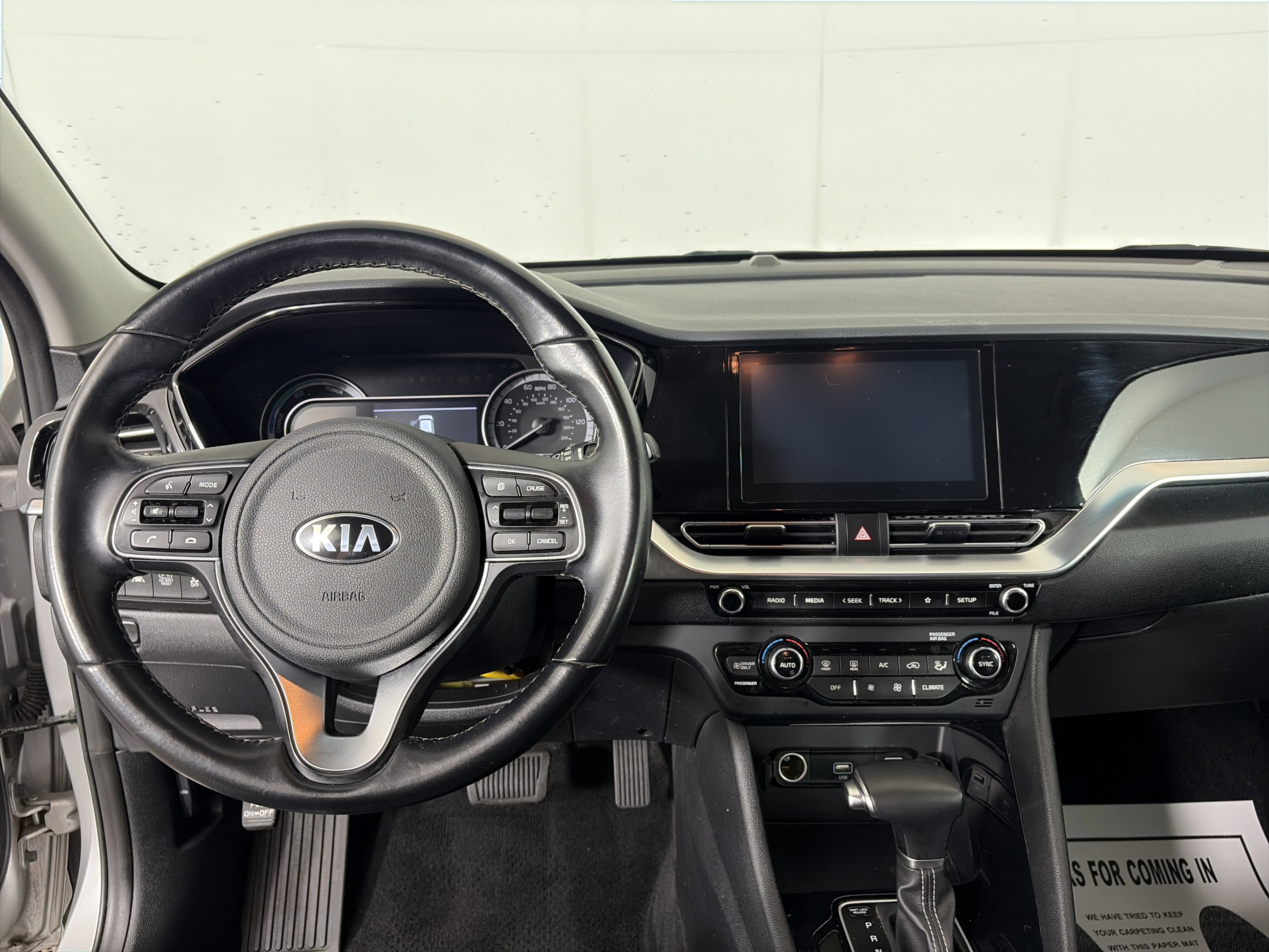 Used 2020 Kia Niro LXS image 3