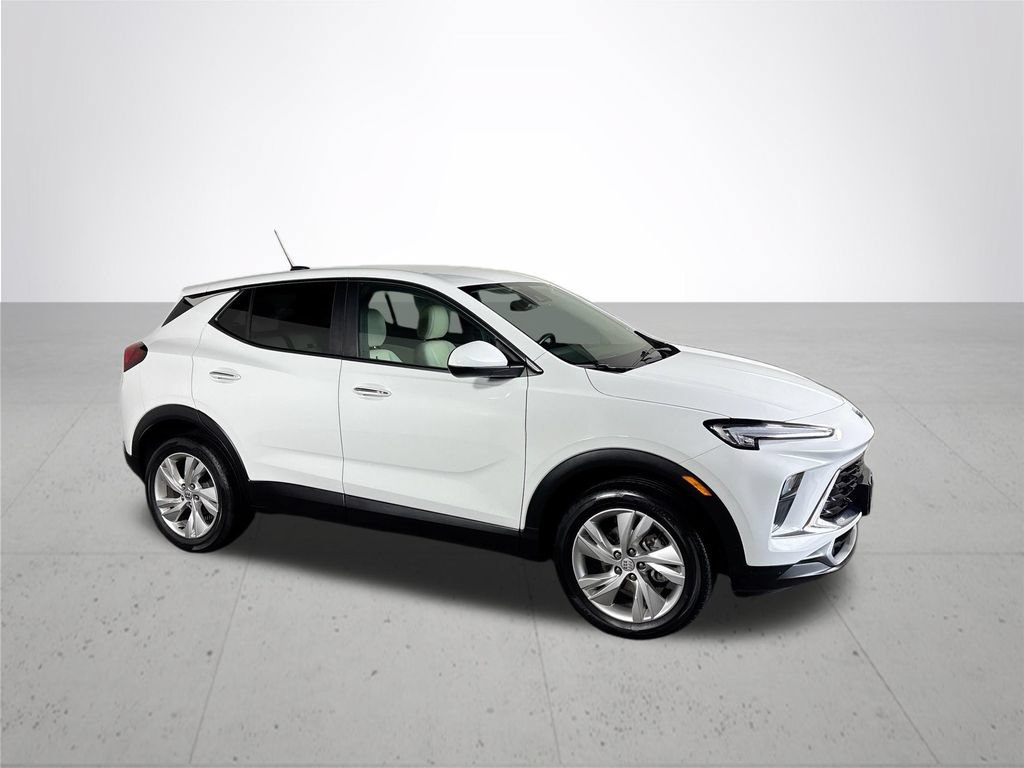 Used 2024 Buick Encore GX Preferred w/ Comfort Package AWD/4WD image 4