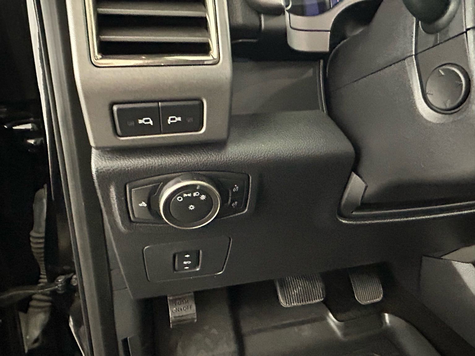 Used 2018 Ford F150 Raptor w/ Equipment Group 802A Luxury image 30