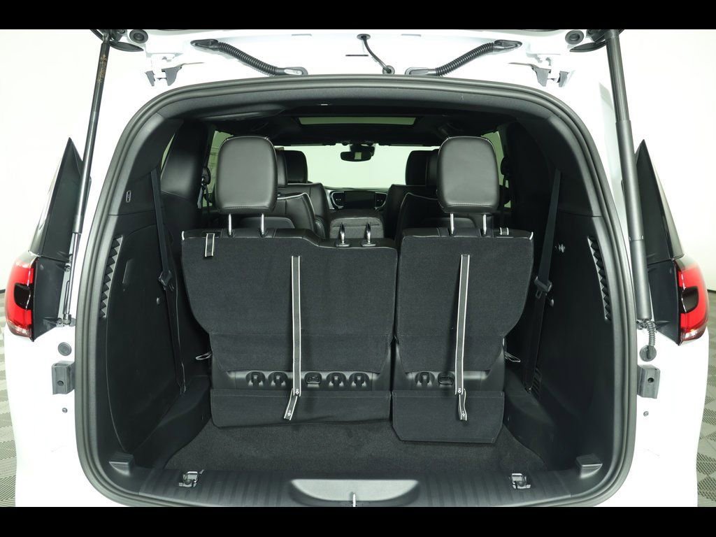 New 2026 Chrysler Pacifica Limited w/ S Appearance Package image 16