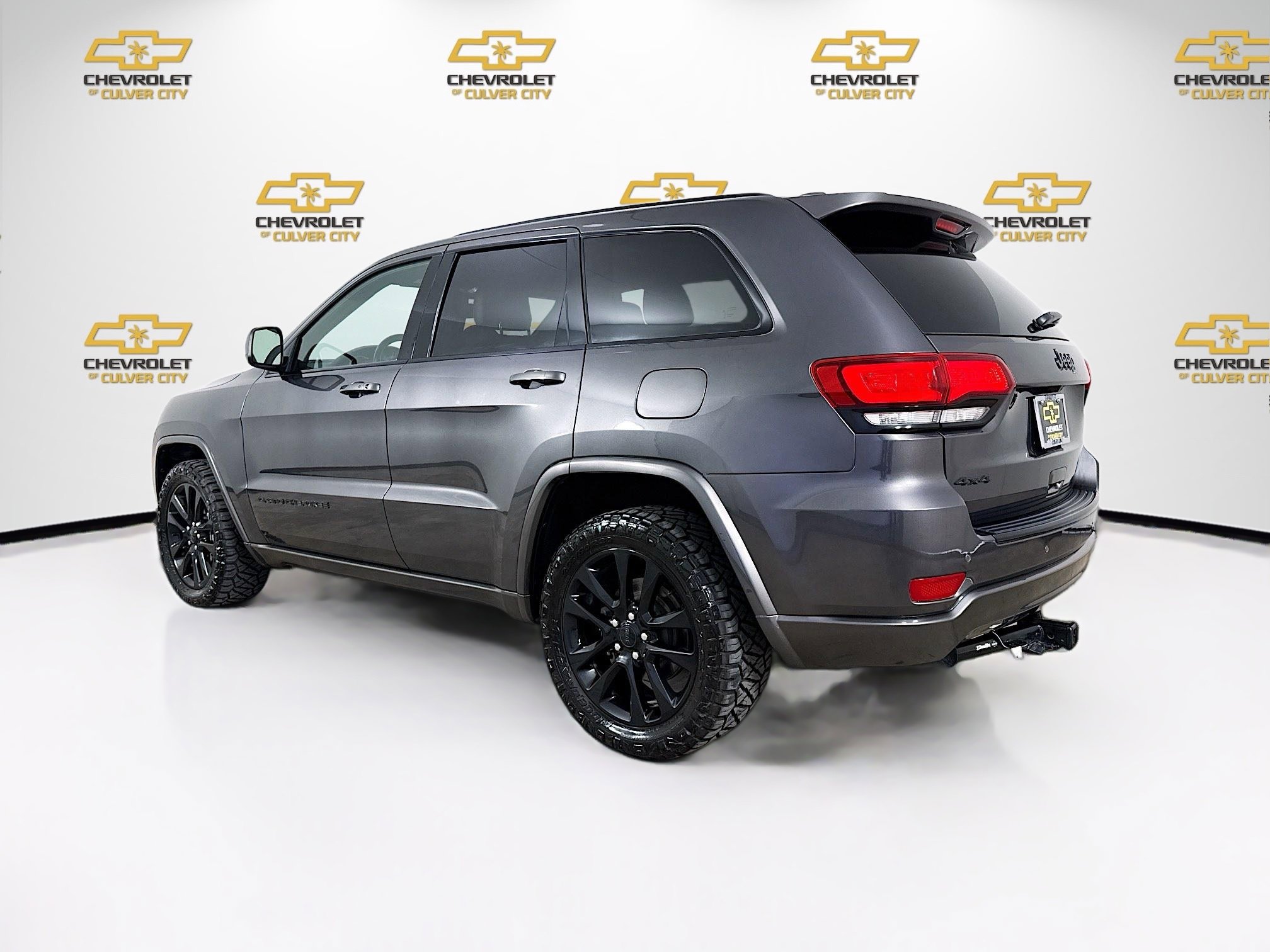 Used 2018 Jeep Grand Cherokee Altitude AWD/4WD image 5
