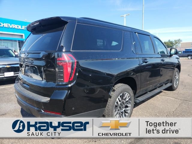 Used 2025 Chevrolet Suburban Z71 image 2