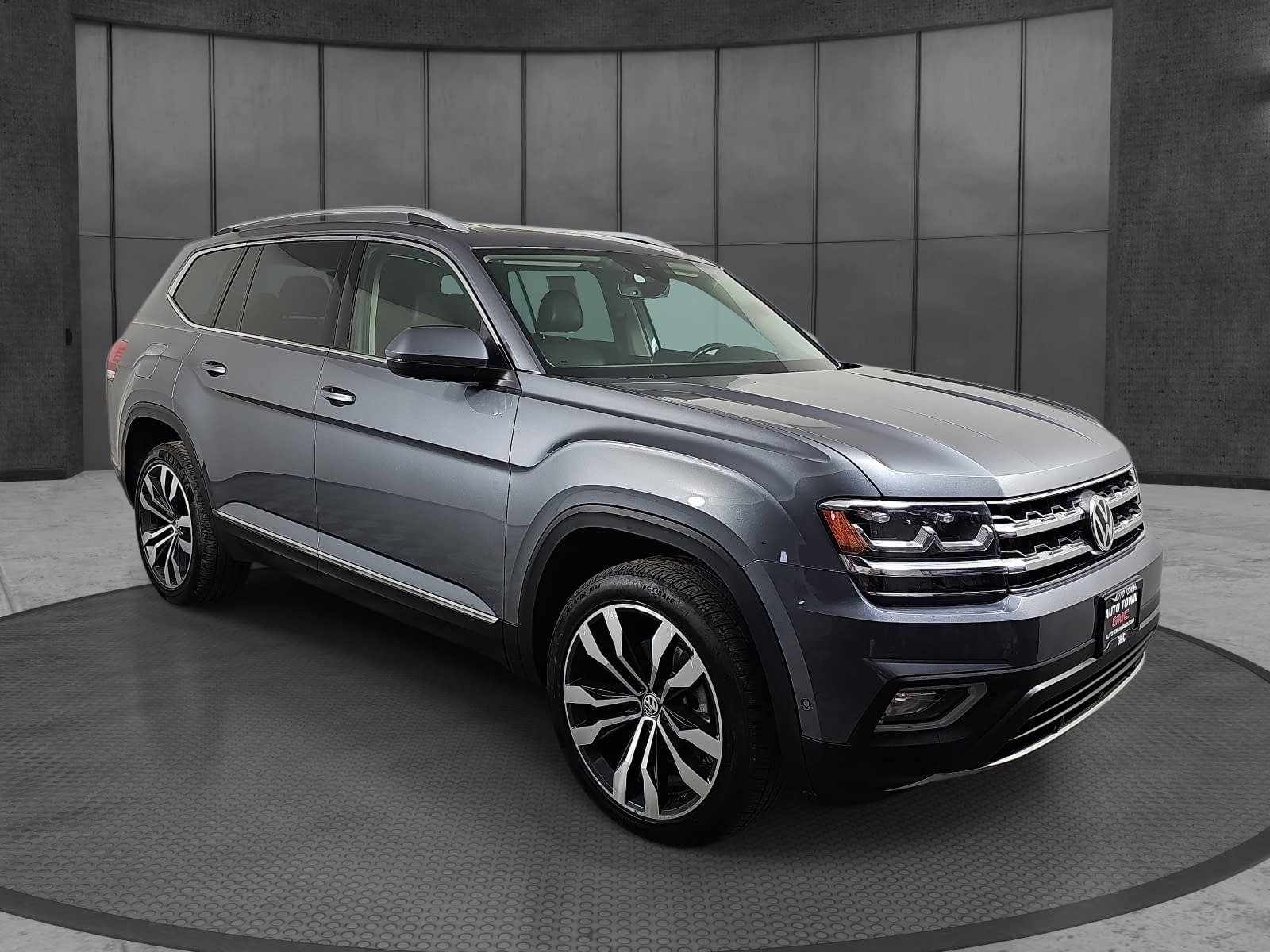 Used 2020 Volkswagen Atlas SEL R-Line AWD/4WD image 3