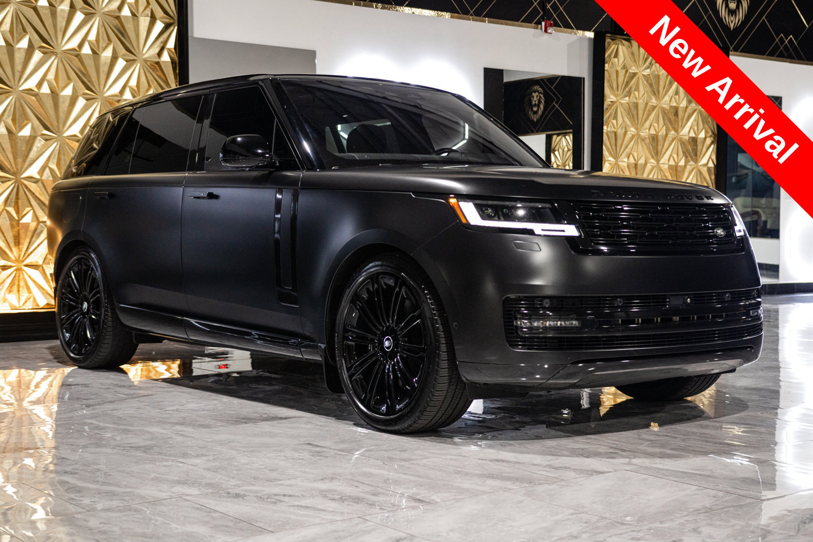 Used 2023 Land Rover Range Rover Long Wheelbase SE AWD/4WD image 2