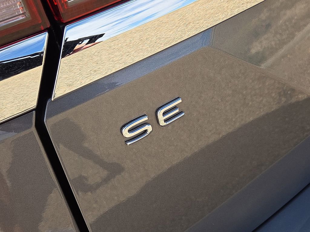 Used 2025 Volkswagen Atlas SE FWD image 11