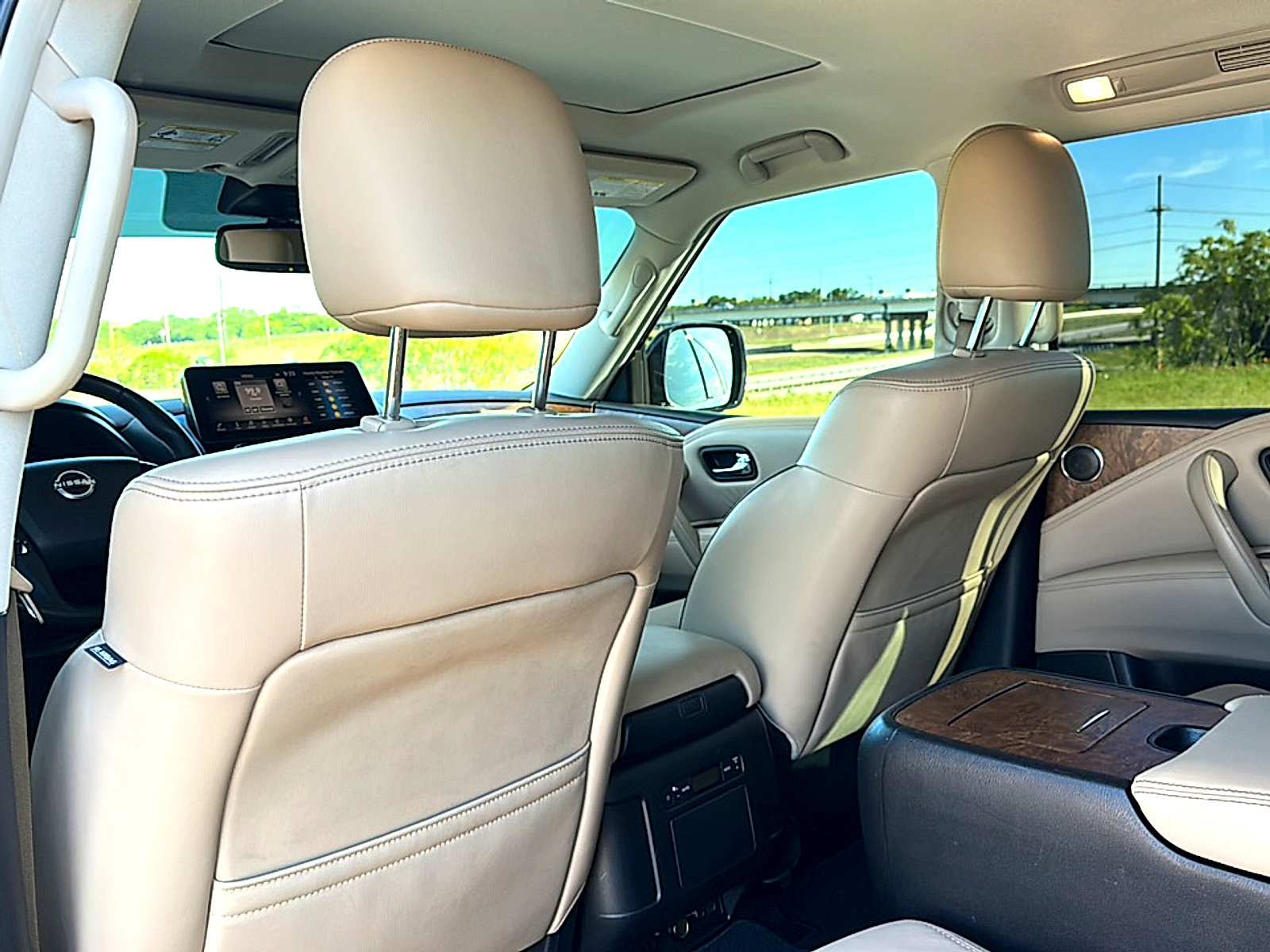 Used 2023 Nissan Armada SL w/ Captain's Chairs Package image 18