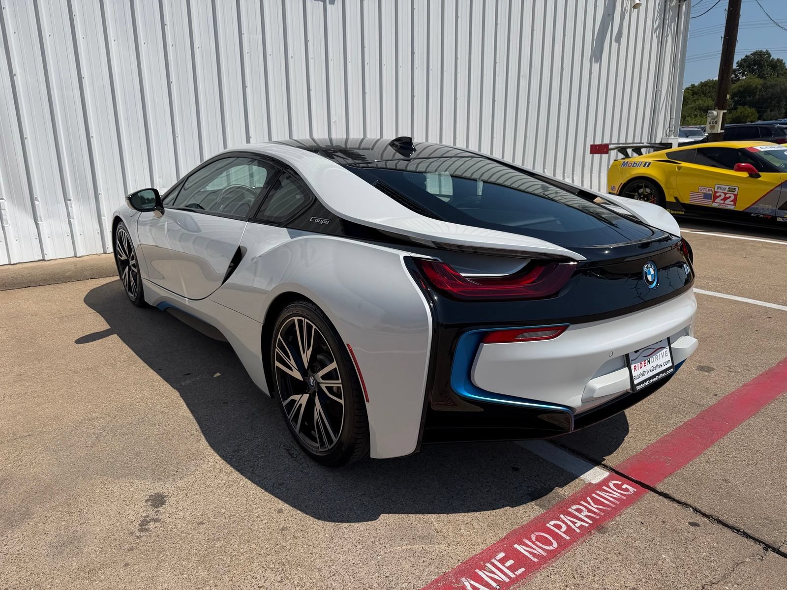 Used 2019 BMW i8 Coupe AWD/4WD image 4