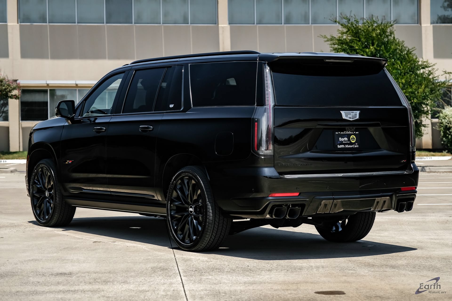 Used 2026 Cadillac Escalade ESV V w/ LPO, ONYX Package AWD/4WD image 10