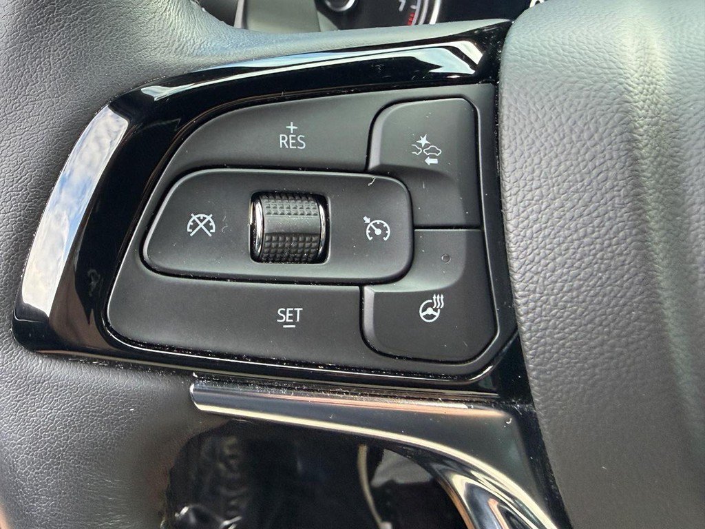 Used 2024 Buick Enclave Essence AWD/4WD image 19