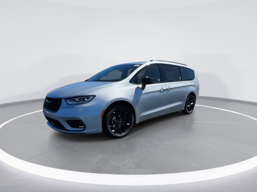 New 2026 Chrysler Pacifica Select w/ S Appearance Package FWD image 3