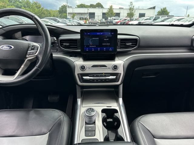 Used 2022 Ford Explorer XLT w/ Equipment Group 202A RWD image 15