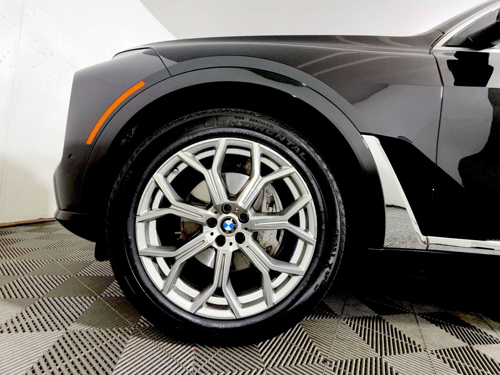 Used 2025 BMW X7 xDrive40i w/ Premium Package AWD/4WD image 8