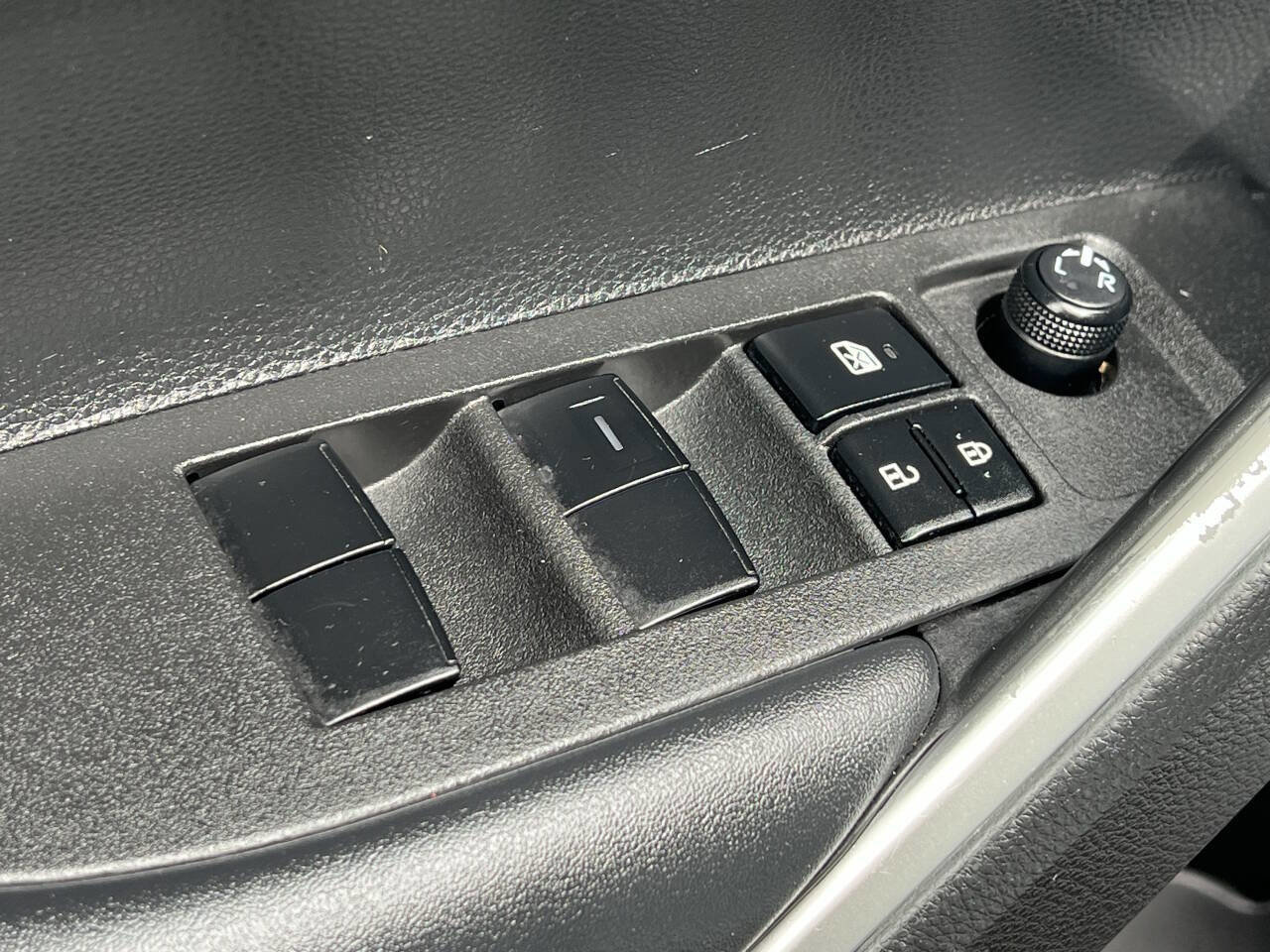 Used 2022 Toyota Corolla Cross LE FWD image 19