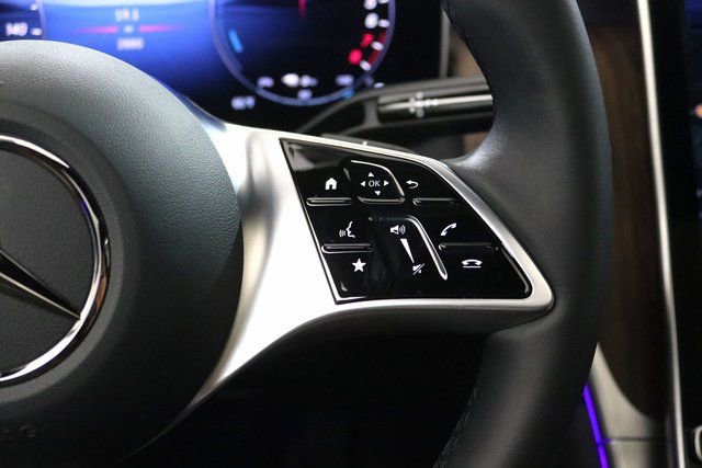 Used 2025 Mercedes-Benz GLC 350e 4MATIC w/ Driver Assistance Package image 6