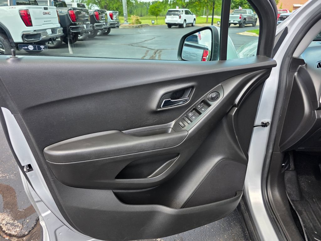Certified 2018 Chevrolet Trax LT w/ LT Convenience Package AWD/4WD image 10