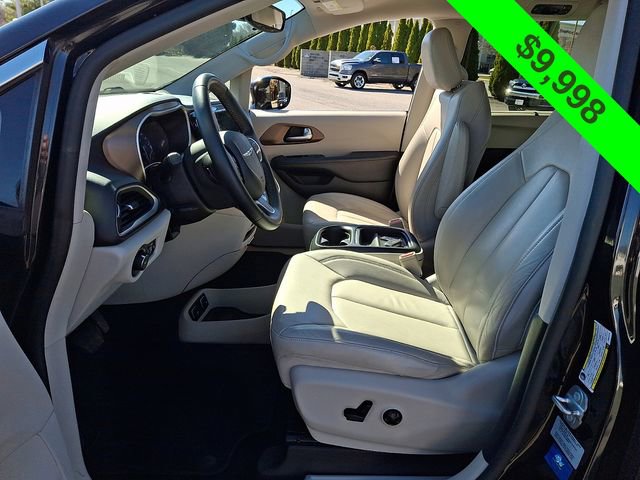 Used 2017 Chrysler Pacifica Touring-L w/ Tire & Wheel Group image 15